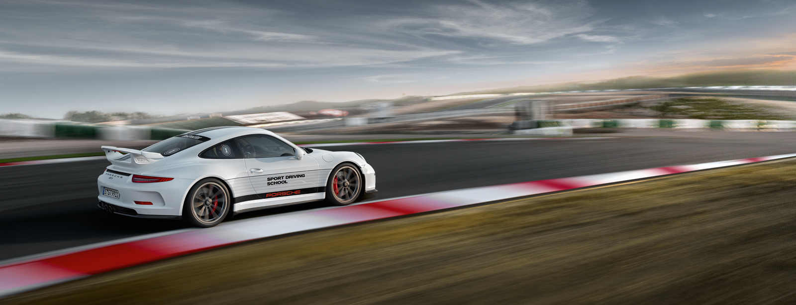 Porsche Take your Porsche home to the racetrack - Porsche Middle East