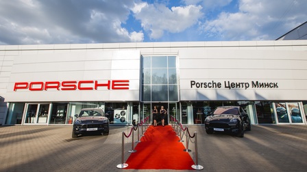 Porsche представил в Минске обновленную модель Porsche 911