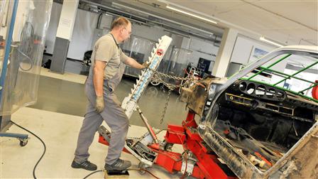 Porsche - ボディ作業と塗装の除去