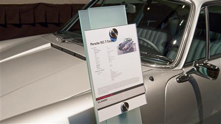 Вручение автомобиля победителю на Параде Porsche 2011 года