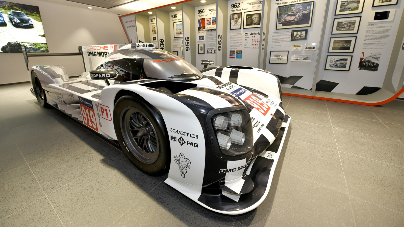 Porsche centre dubai