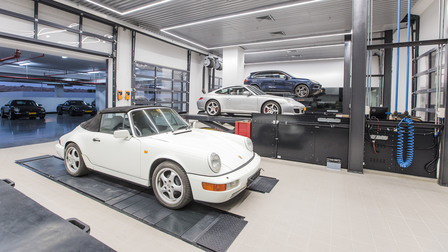 Porsche Centre Oman