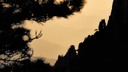 Shadow play in the Huangshan mountains