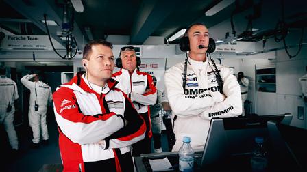 Team boss Andreas Seidl, board member Wolfgang Hatz and Crew Chief Amiel Lindesay (from left to right)