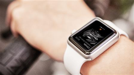 Apple Watch with Porsche Car Connect App