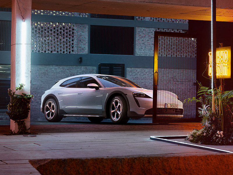 Porsche - Душа. Заряжена электричеством. Новый Taycan 4S Cross Turismo.