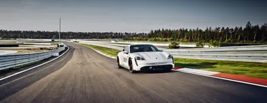 Porsche - Ausgabe 395 Christophorus - Ab auf die Spielwiese. Der beste Ort für #leidenschaft.