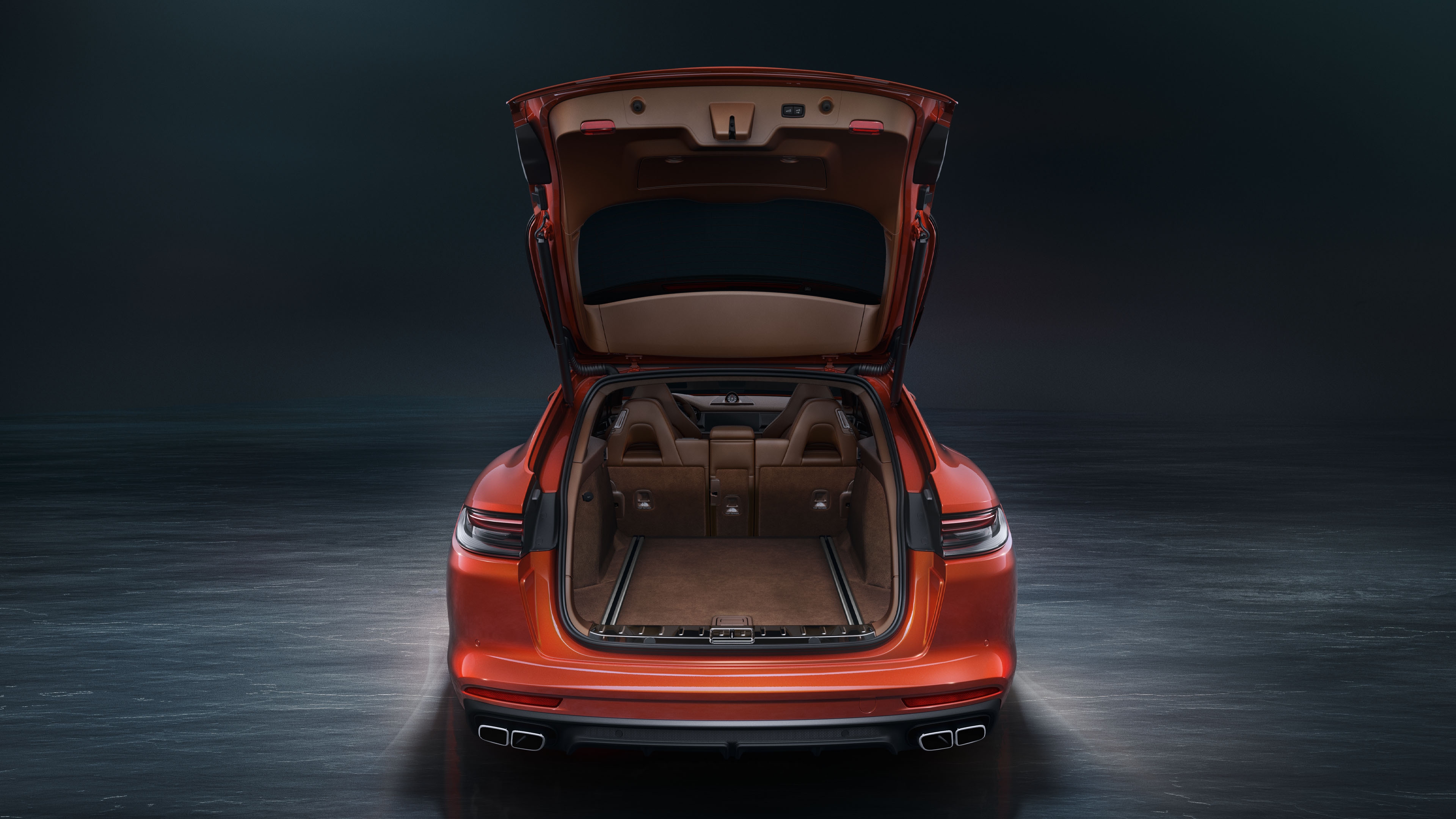 Porsche - The luggage compartment.