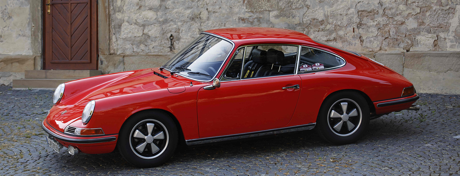 Modelo de coche Porsche 911 E 1970 en naranja