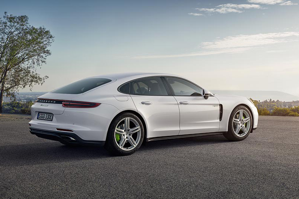 Porsche Cars Canada Ltd.: New hybrid model of the Panamera unveiled ...