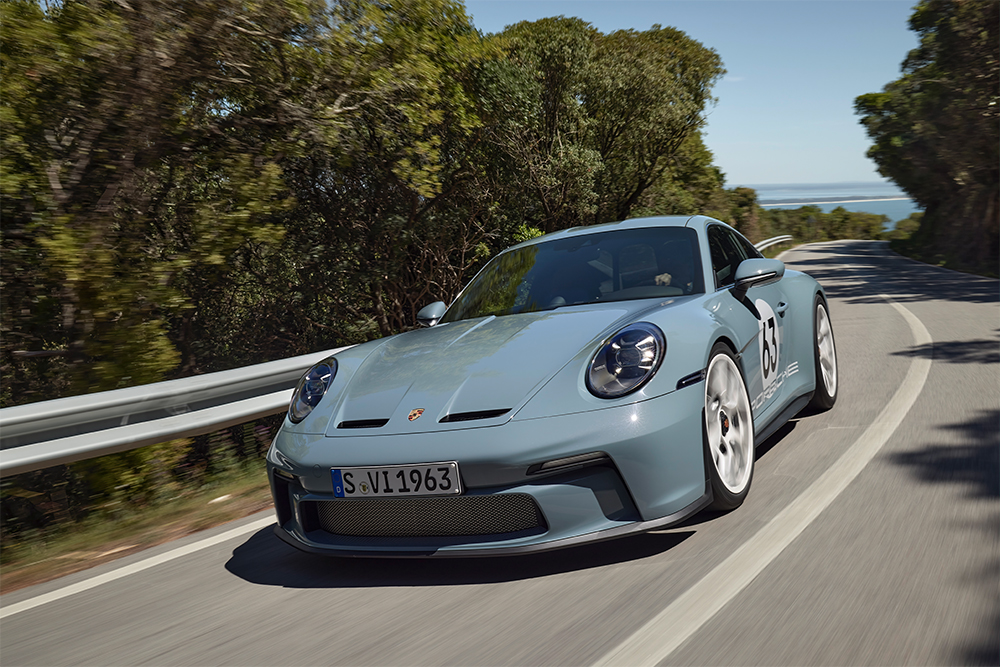 Porsche プレスリリースを読む: 新型ポルシェ911 S/T：911の60周年を